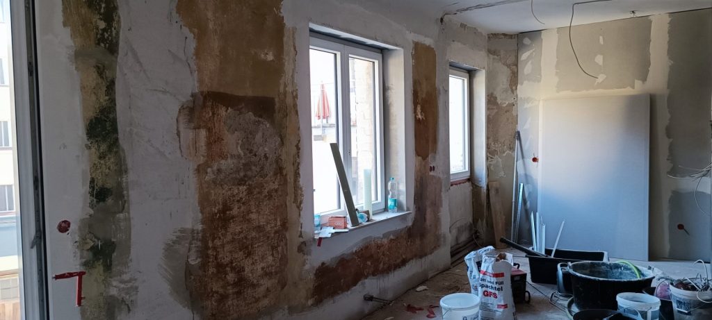 Renovierungsarbeiten in einem Raum