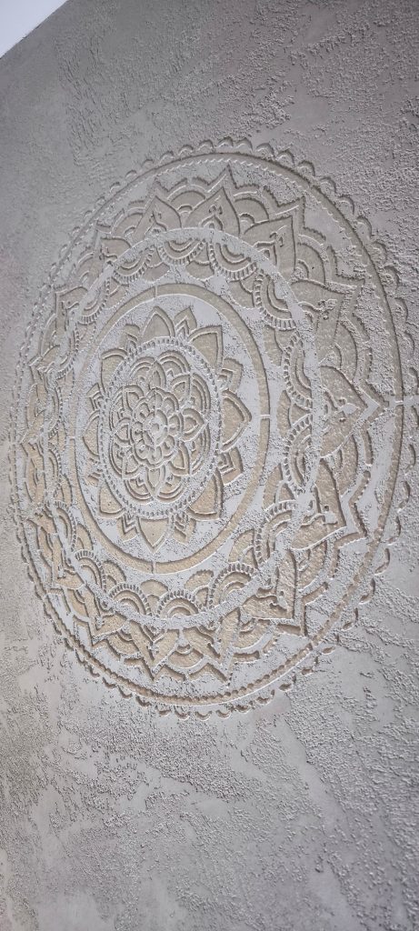 Mandala-Muster auf Wandoberfläche